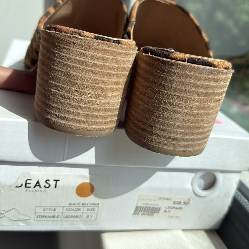 Suede leopard print mules. Size 8 - Picture 7 of 8